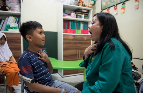 Cleft speech therapy session in Indonesia
