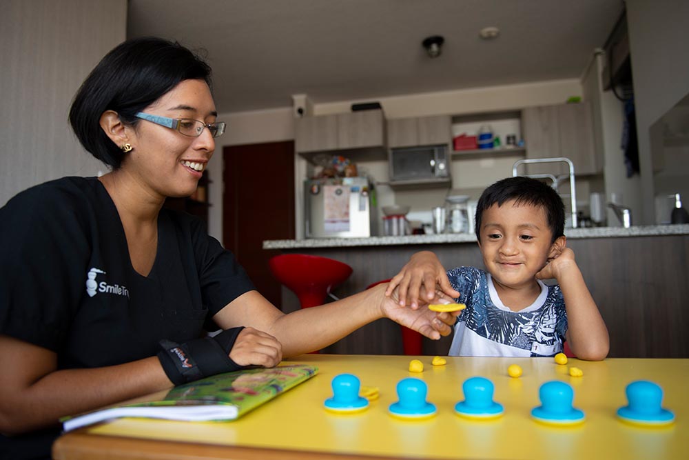 Evelyn teaches speech to cleft patients through games