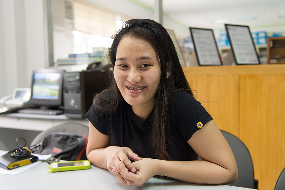 Gracee working at a nurse station