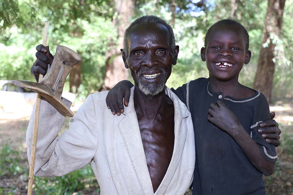 Kamse next to his grandfather Lokapel