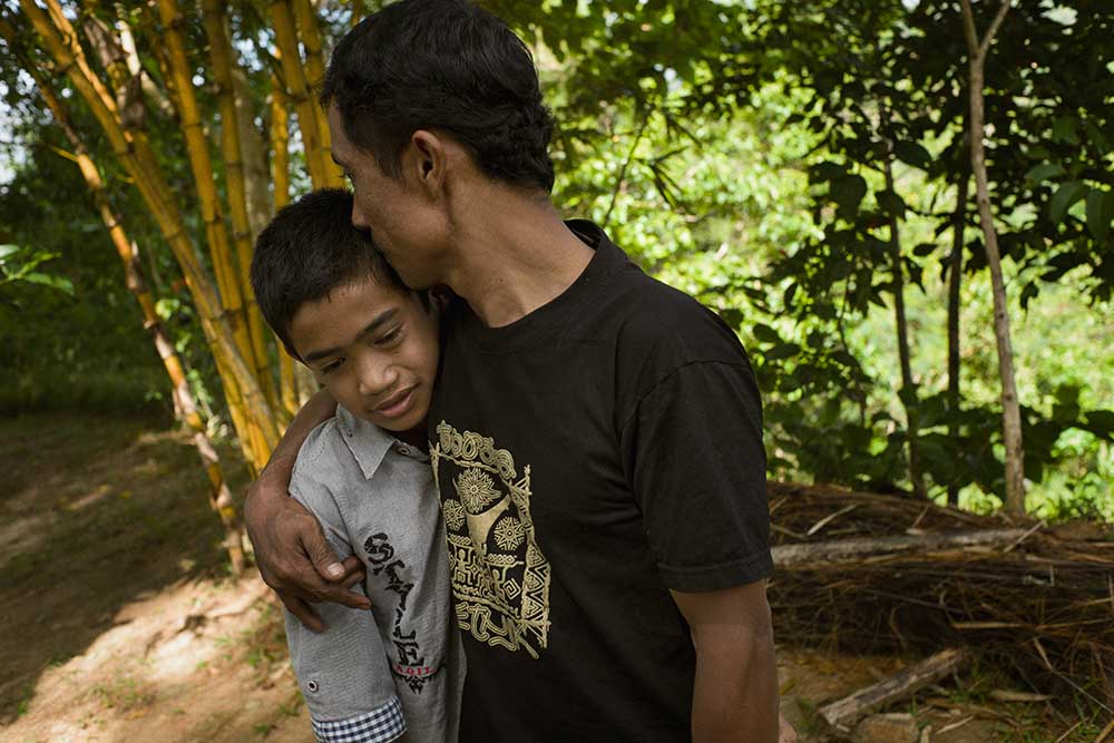 Natsir kisses his son