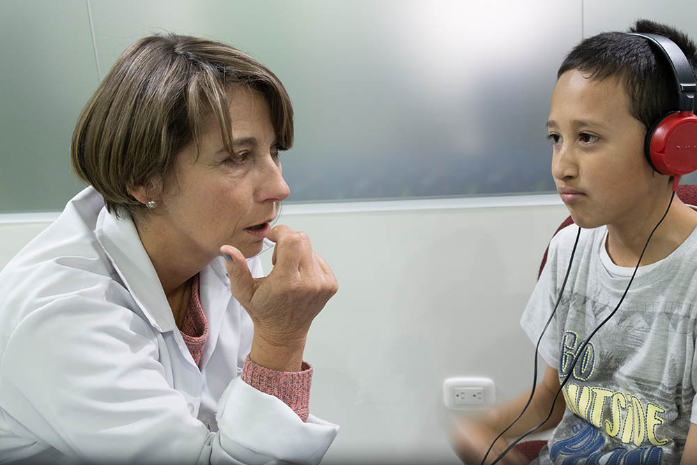 Pilar in speech therapy session with cleft patient