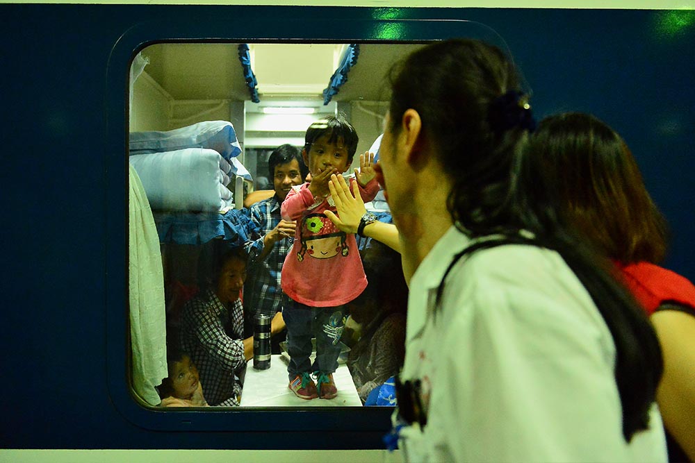 Renpuci says goodbye to Smile Train partners before the train leaves 