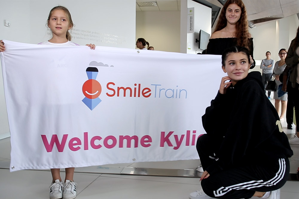 Children welcome Kylie Jenner to the hospital