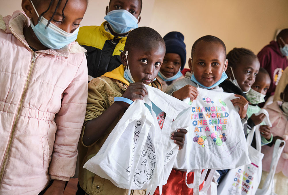 Members of HearSay & Read with their Smile Train gift bags