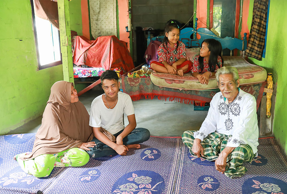 Angga with his family