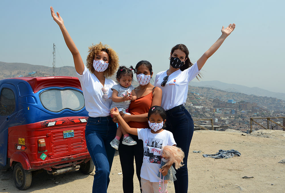 Miss USA and Miss Peru with Jenifer and her family