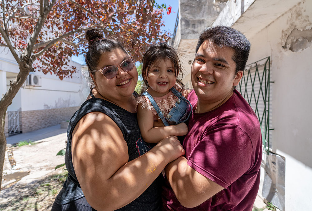 Luaxana with her parents