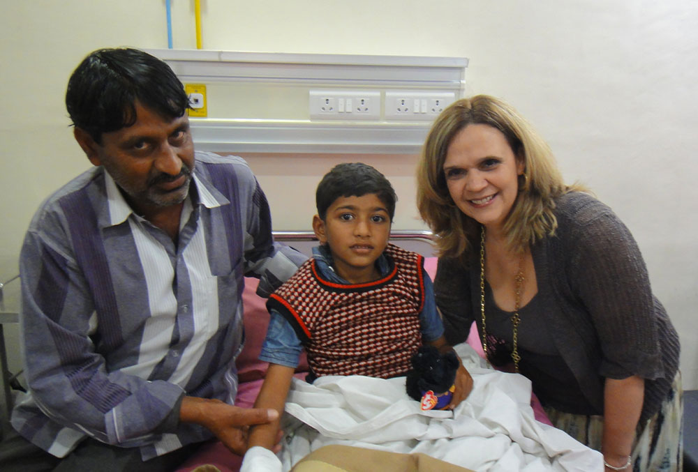 Beatriz Gonzalez meeting Smile Train patients in India