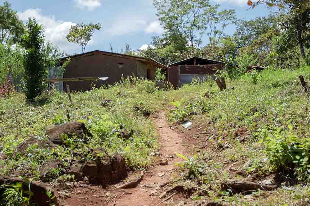 The dirt path up to Fidel's home