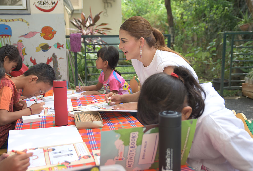 Urvashi Rautela coloring with Smile Train patients