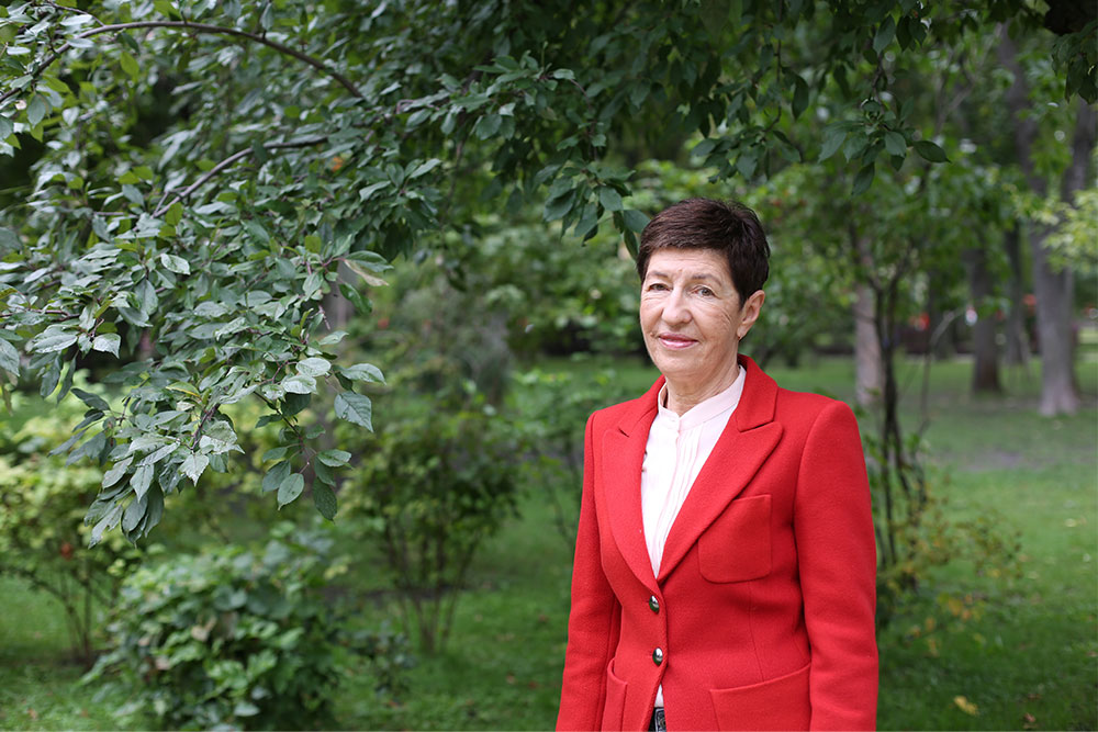 Dr. Tetruieva standing outside