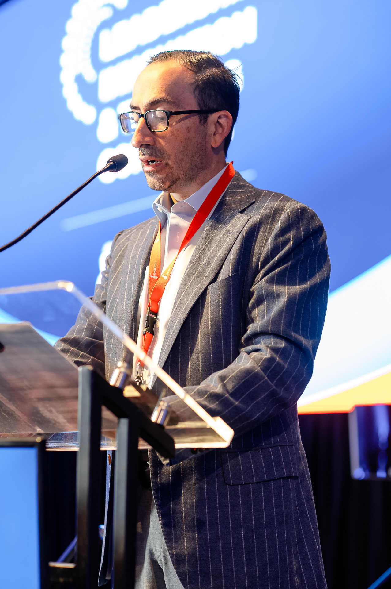 Dr. Roberto Flores speaking at a podium