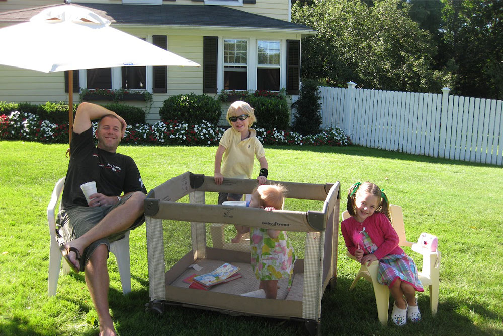 Ella with her father, Jimmy, and older siblings at their first lemonade stand