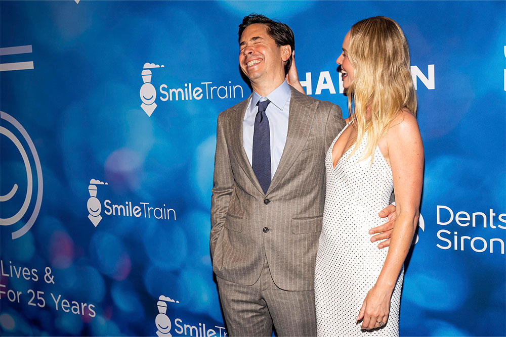 Kate Bosworth and Justin Long share a laugh on the red carpet at Smile Train’s 25th-anniversary Gala