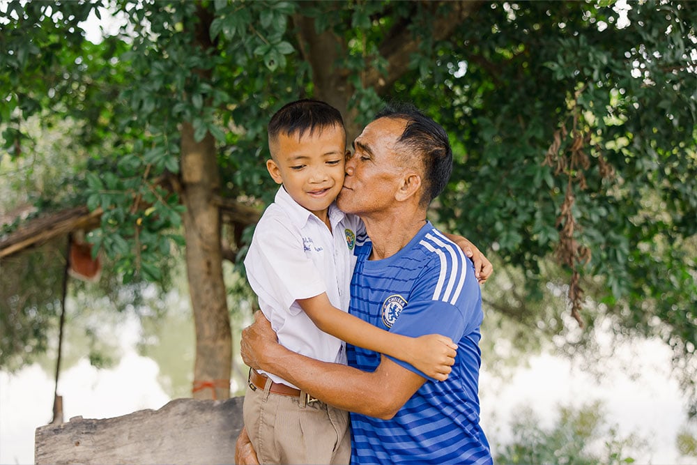 Chaipishek kissing a smiling Anuwat