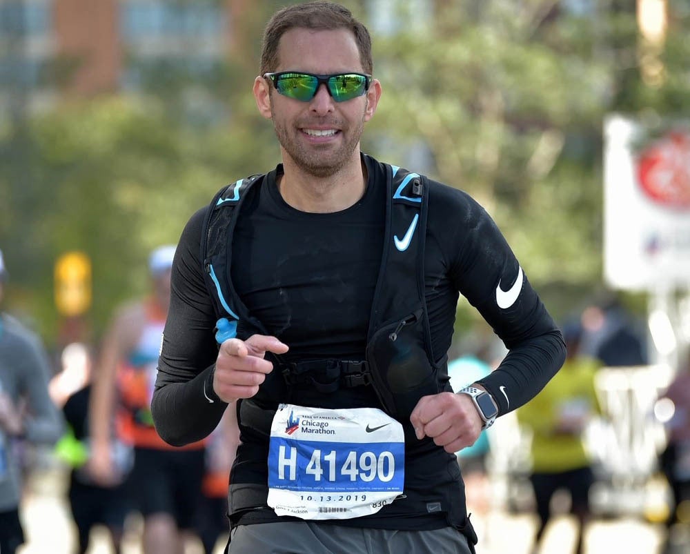 Al running the Chicago Marathon in 2019