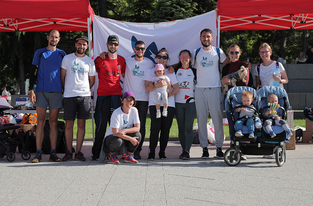 Metodi, Dasha, Lev, and Philip Simeonov with their friends and family at the Race for Smiles in Vratsa