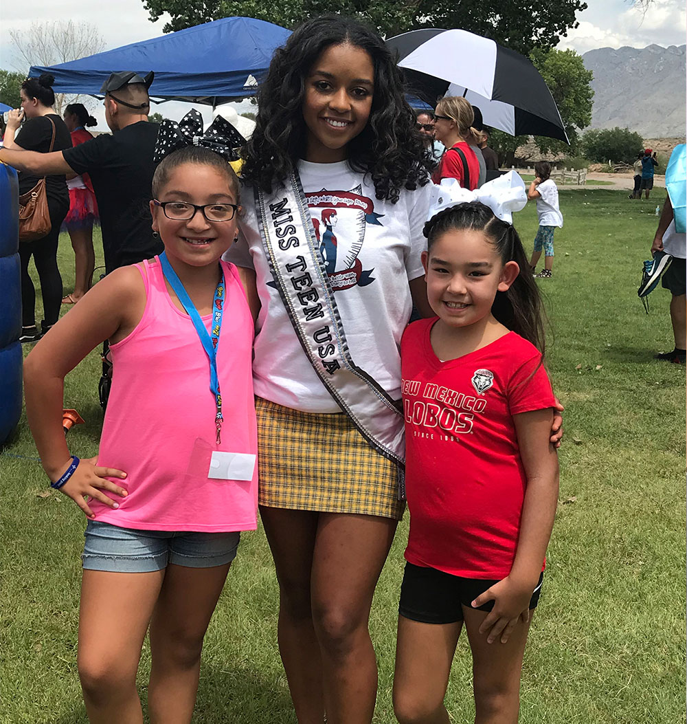 Miss Teen USA 2018 Hailey Colborn with two girls with a cleft at Smile Fest 