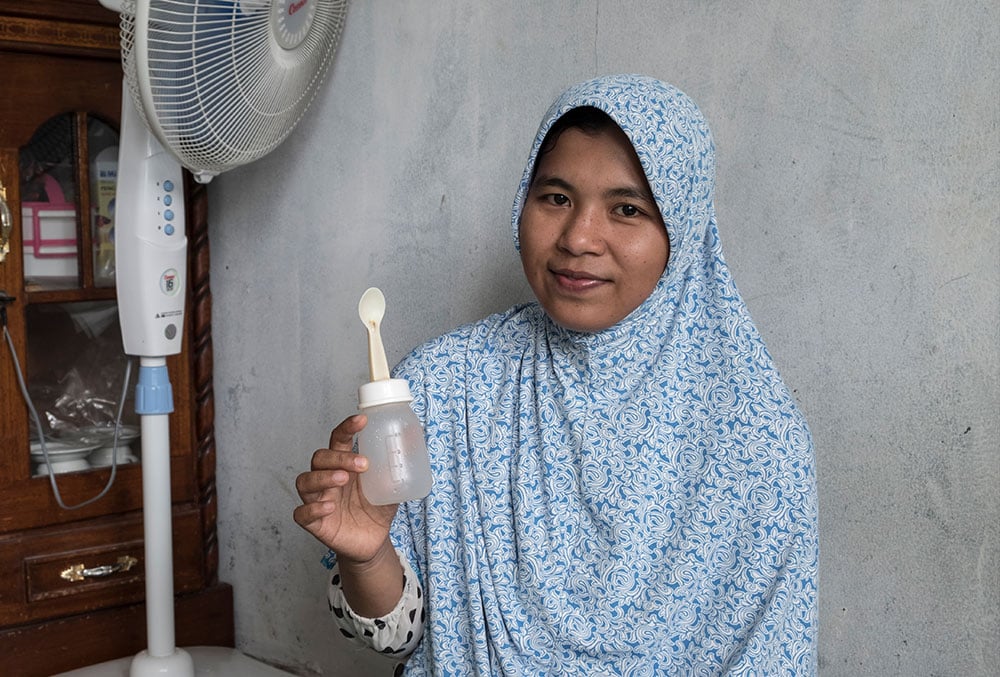 Emaiti with the spoon and bottle she fed Zawata with for three months