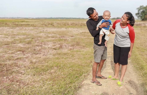 Kenzu with his family in a field