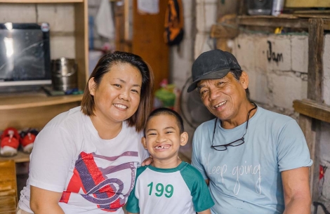 Kyle with his aunt and grandfather