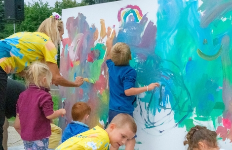 Children painting a mural