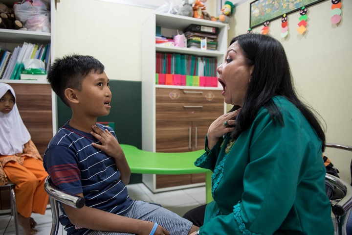 Cleft speech therapy session in Indonesia