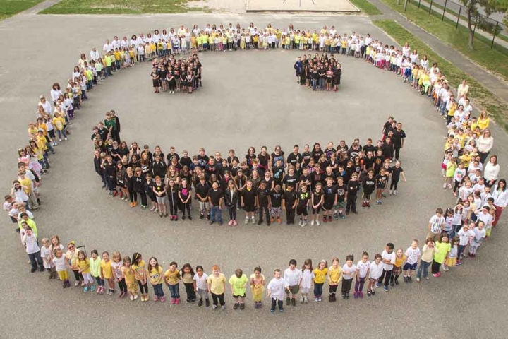 Elementary school students make a smile out of bodies