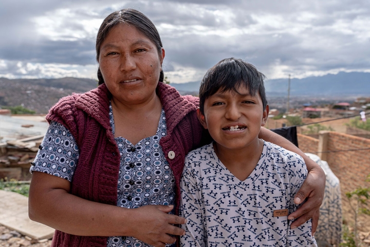 Luis smiling with his mother Elsa