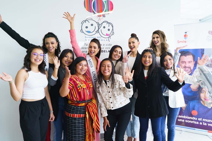 Miss Universe, Miss Universe Guatemala, Miss Universe USA, and Miss Teen USA posing with teen Smile Train patients