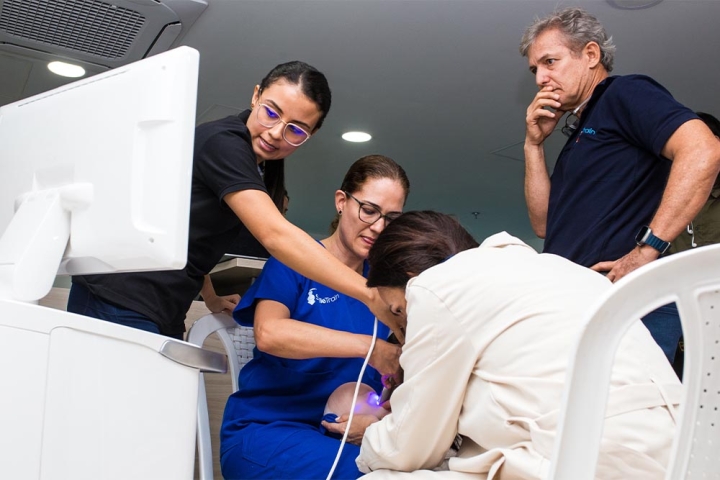 Participants training at Clinica Noel with Dentsply Sirona