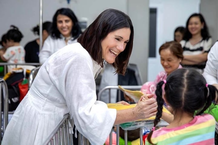 CEO Susie with a Smile Train patient