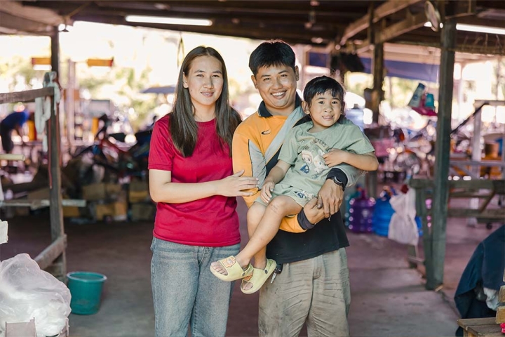Niu smiling with her parents Patchaiakotsopa and Not after cleft surgery