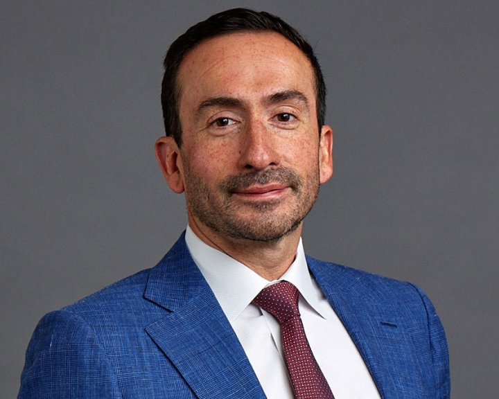 Dr. Roberto L. Flores