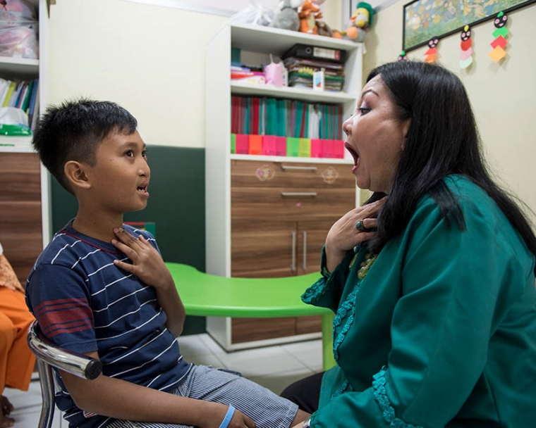 Cleft speech therapy session in Indonesia