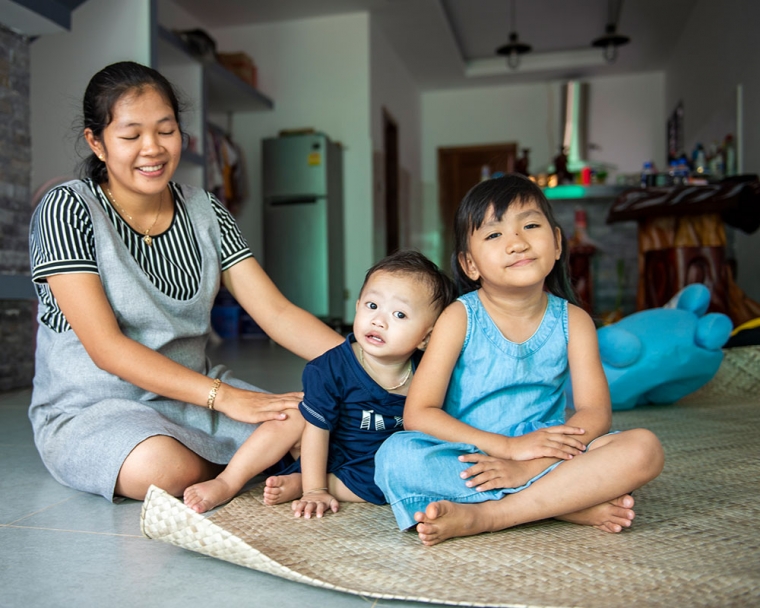 Meng with her mother and baby brother