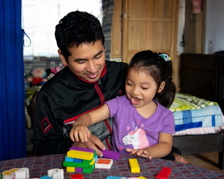 Itzayana building a block tower with her dad Sandro after cleft surgery