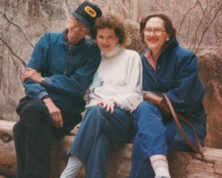 Linda with her parents in 1990