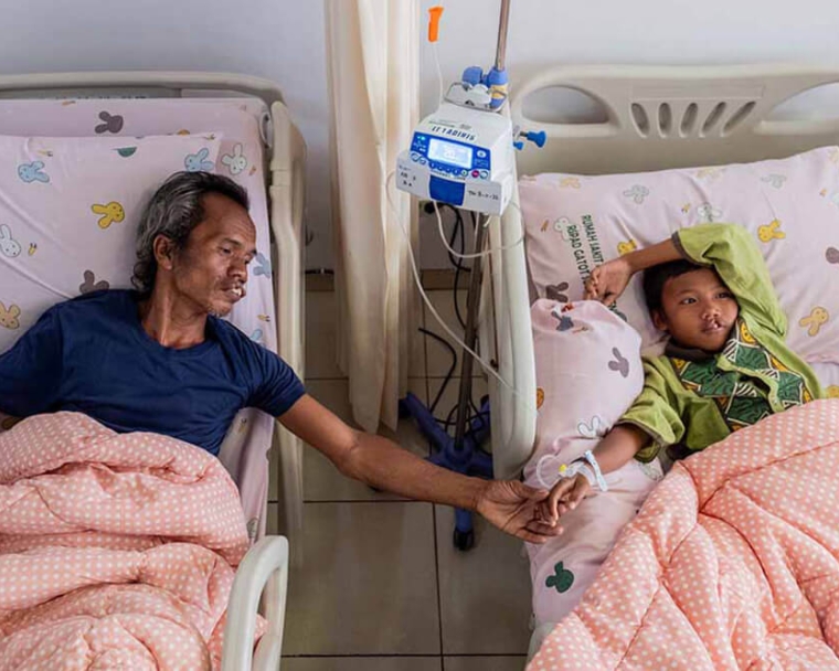 Alim reaching out to Rajib in the treatment center before their cleft surgeries