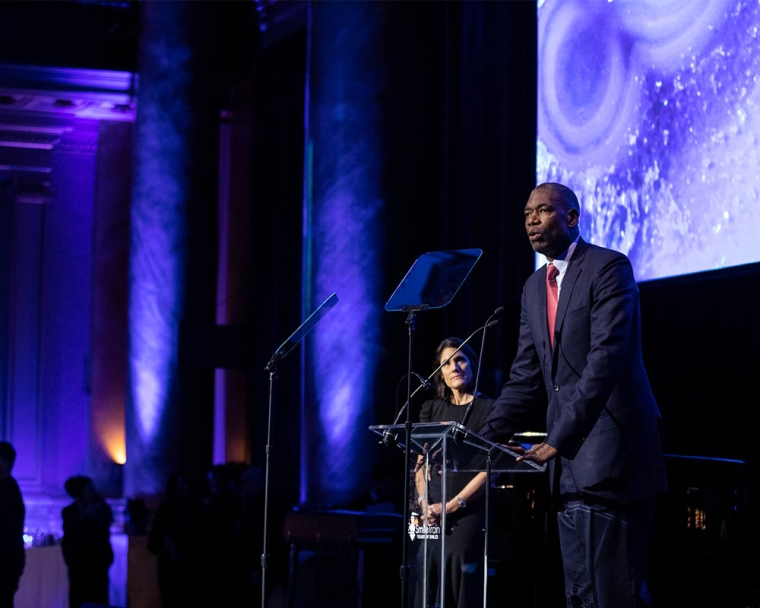 Dikembe speaks at Smile Train gala