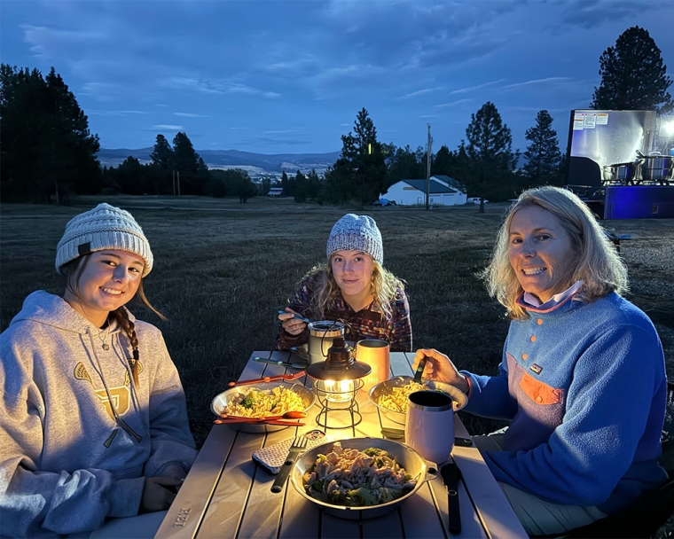 The houghs having dinner