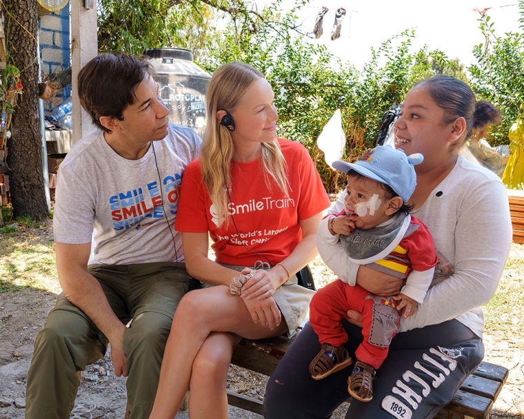 Justin Long and Kate Bosworth smiling and meeting Lupe and Ian after his cleft surgery