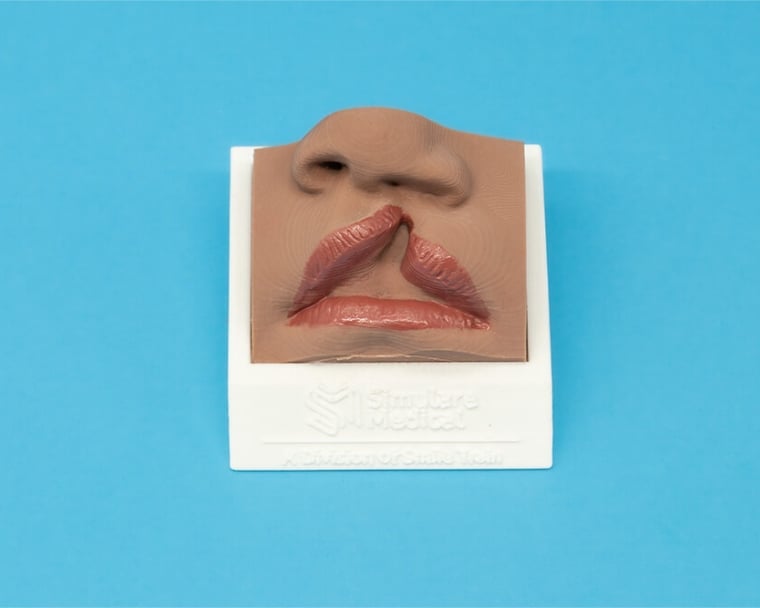 Front facing incomplete lip marking