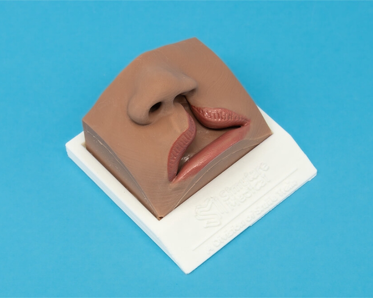 Side angle of unilateral marking lip